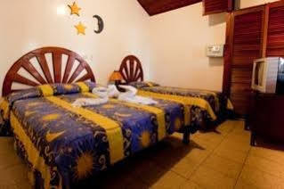 El Milagro Hotel Tamarindo Buitenkant foto